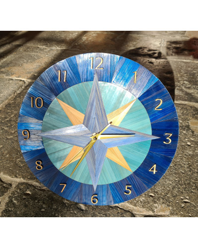 Horloge murale au contour bleu